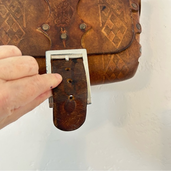 VINTAGE 60-70s Handmade Hand Tooled Brown Leather Boho Western Shoulder Bag - Picture 6 of 13